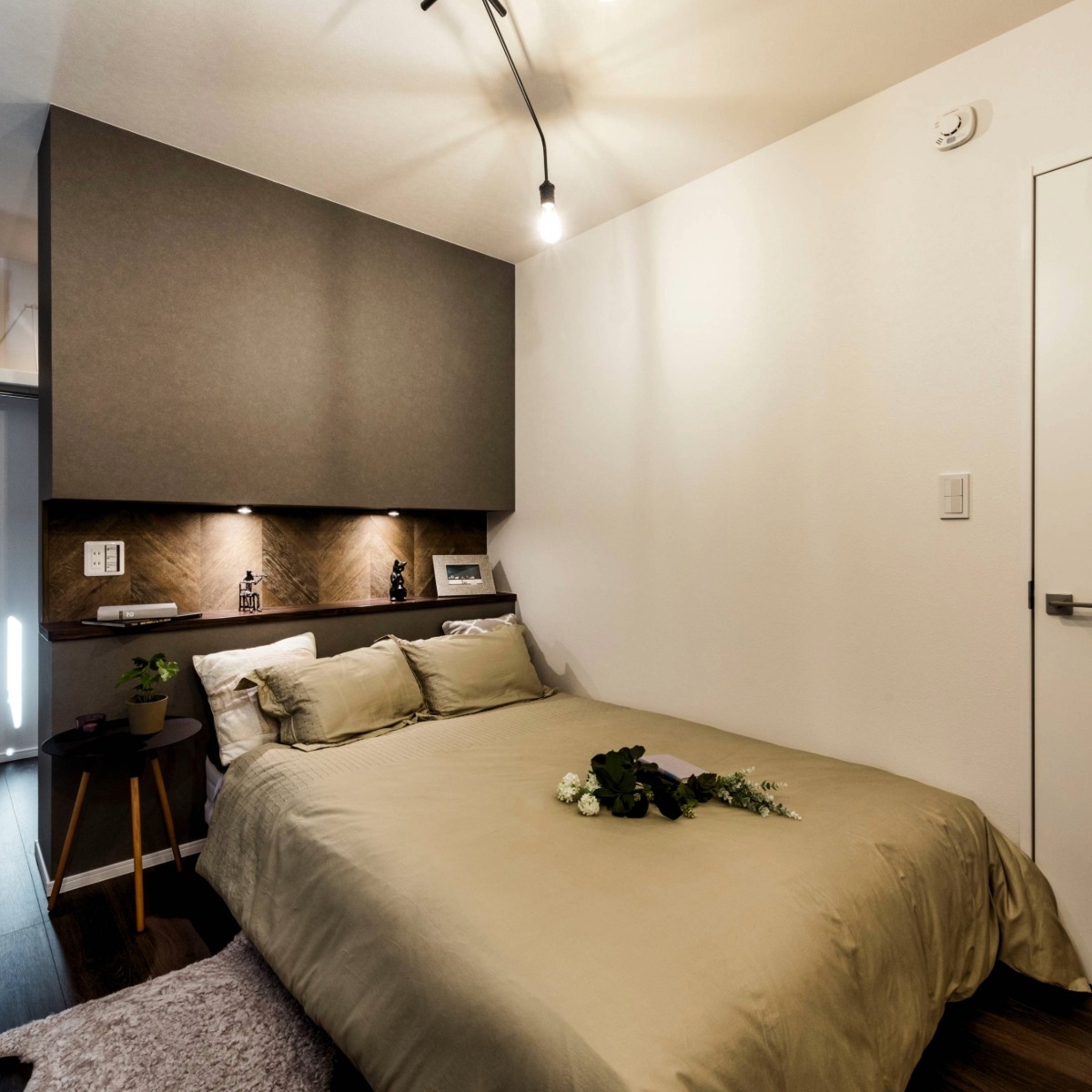寝室 - Bed Room -